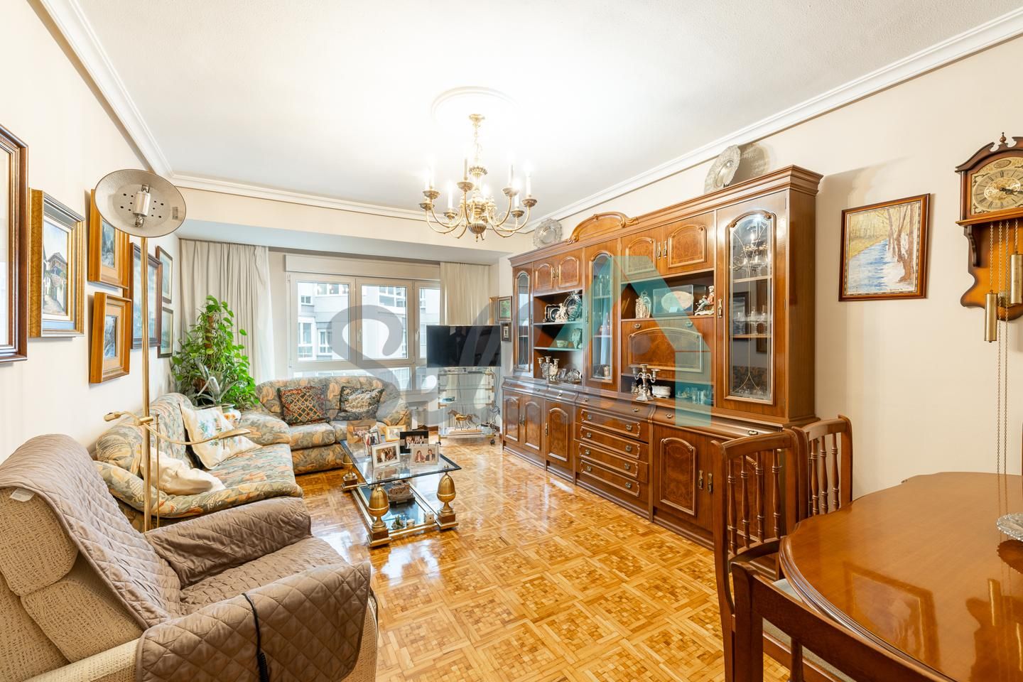 Sala d'estar de Pis en venda en Oviedo  amb Calefacció, Parquet i Terrassa