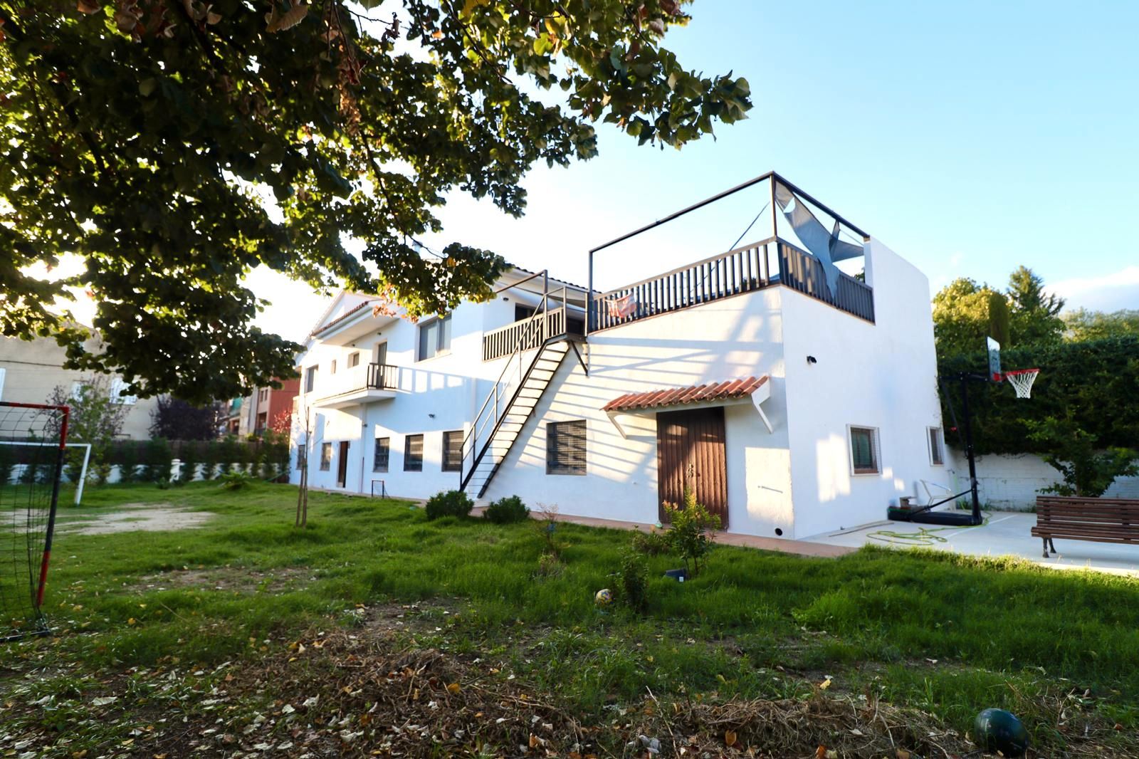 Vista exterior de Casa o xalet en venda en Llinars del Vallès amb Calefacció, Jardí privat i Parquet