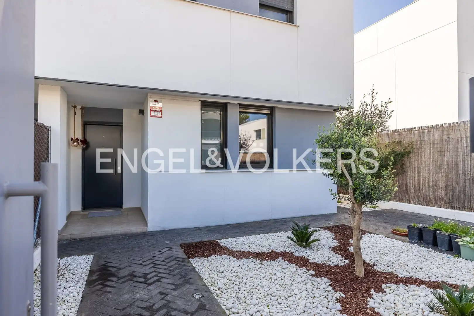 Exterior view of Detached homes for sale in Mairena del Aljarafe  with Air Conditioner, Heating and Private garden