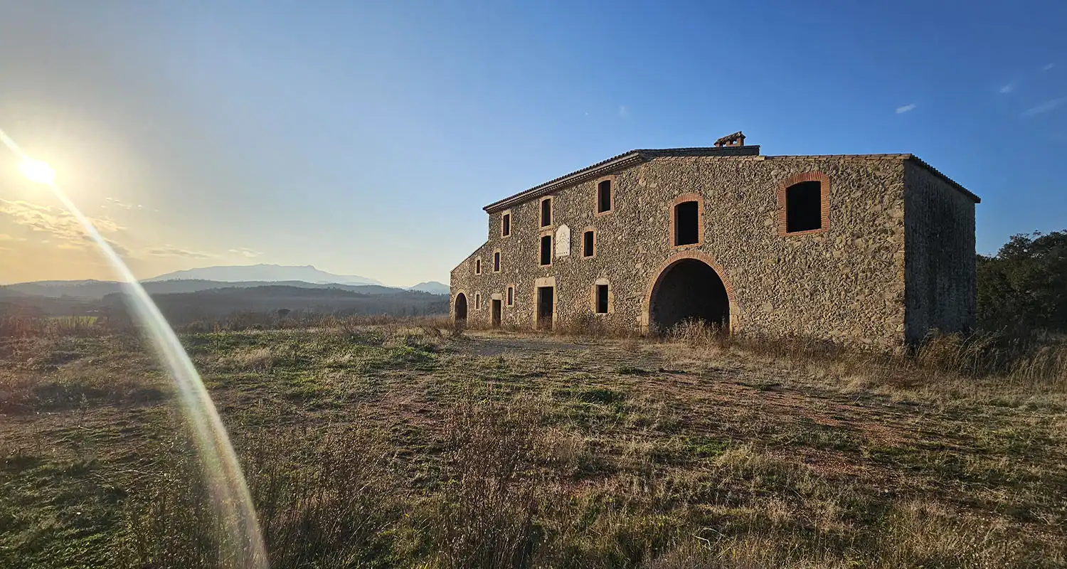 Casa rústica amb jardí en venda a Sils