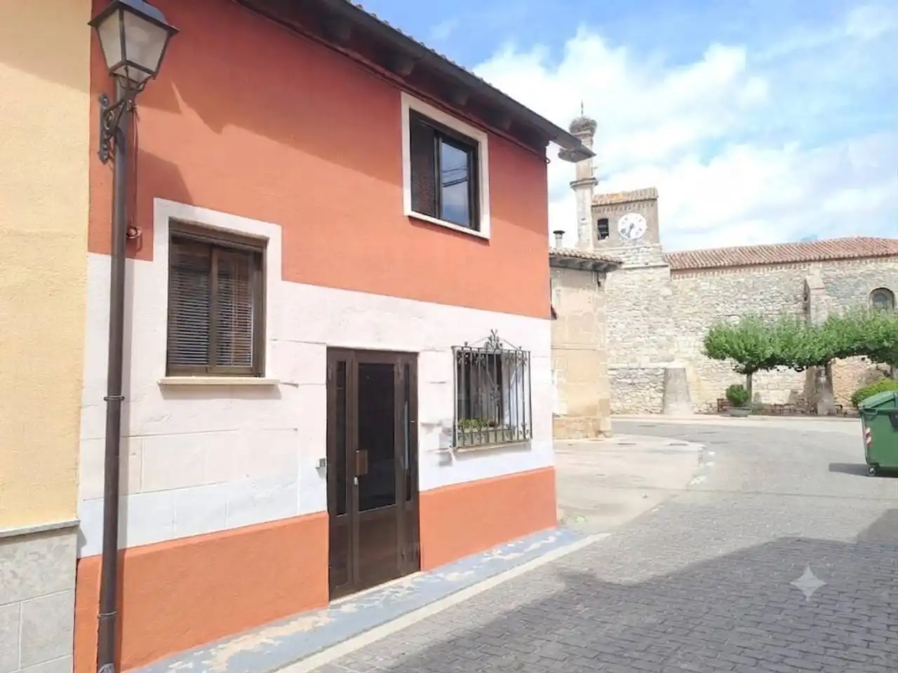 Vista exterior de Casa adosada en venta en Cardeñajimeno con Calefacción y Parquet