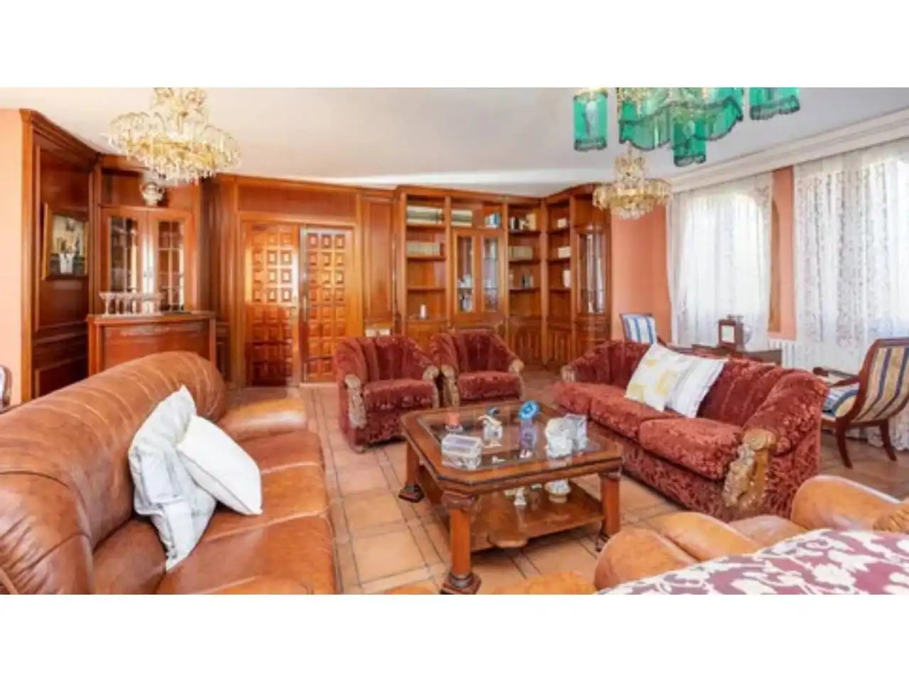 Sala d'estar de Casa o xalet en venda en Baza amb Calefacció, Jardí privat i Terrassa