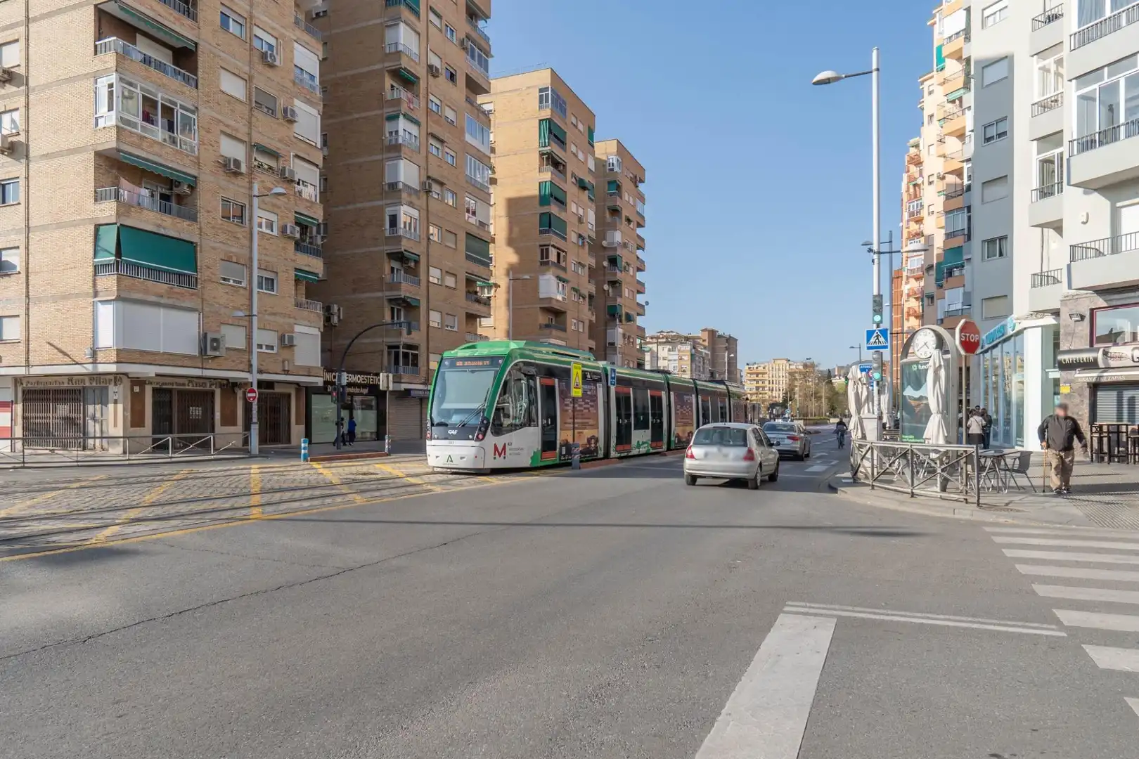 Vista exterior de Pis en venda en Granada amb Aire condicionat i Balcó