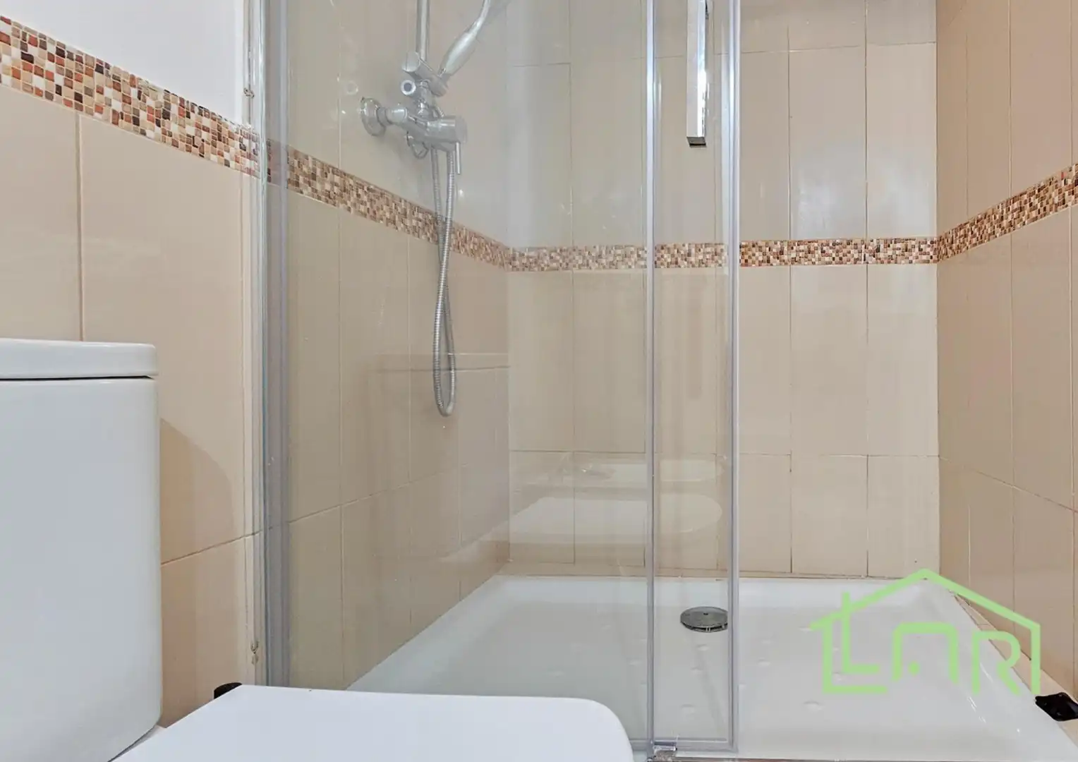 Bany de Casa o xalet en venda en Sant Just Desvern amb Calefacció, Jardí privat i Parquet