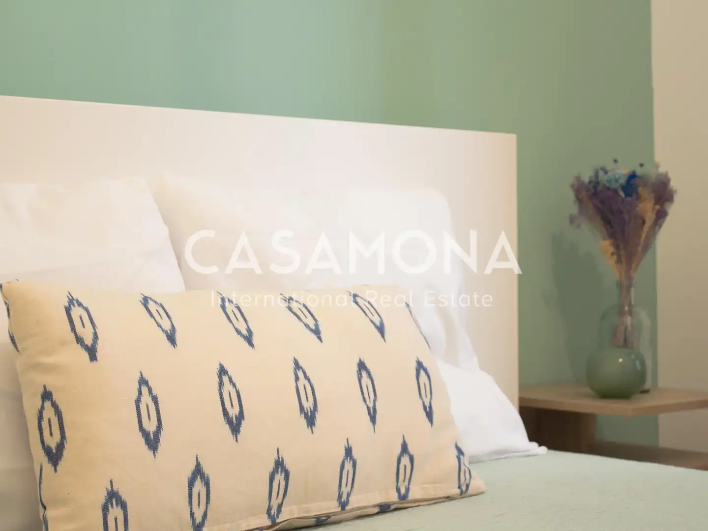 Bedroom of Apartments for rent in Barcelona
