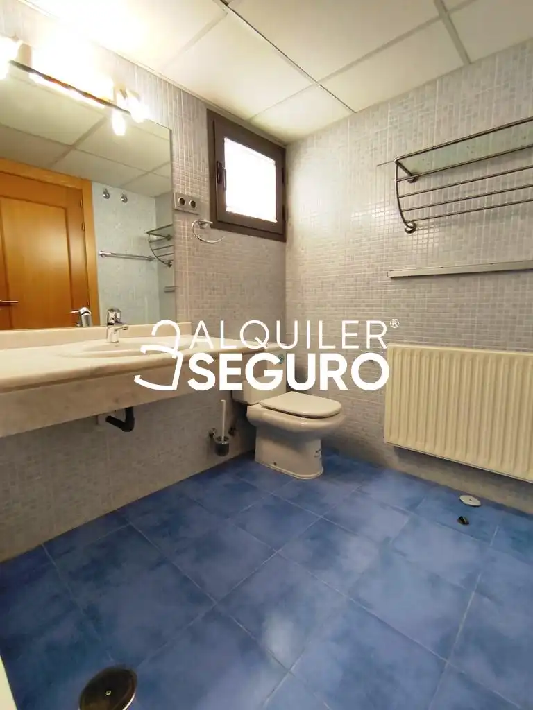 Baño de Piso de alquiler en Paracuellos de Jarama con Aire acondicionado, Calefacción y Terraza