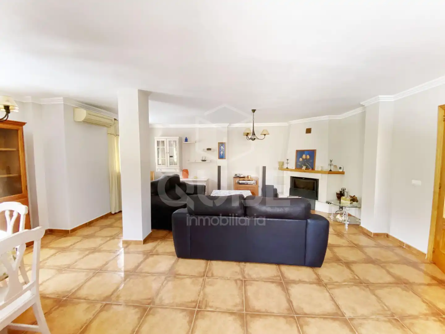 Sala d'estar de Casa adosada en venda en Alhaurín de la Torre amb Aire condicionat, Terrassa i Traster
