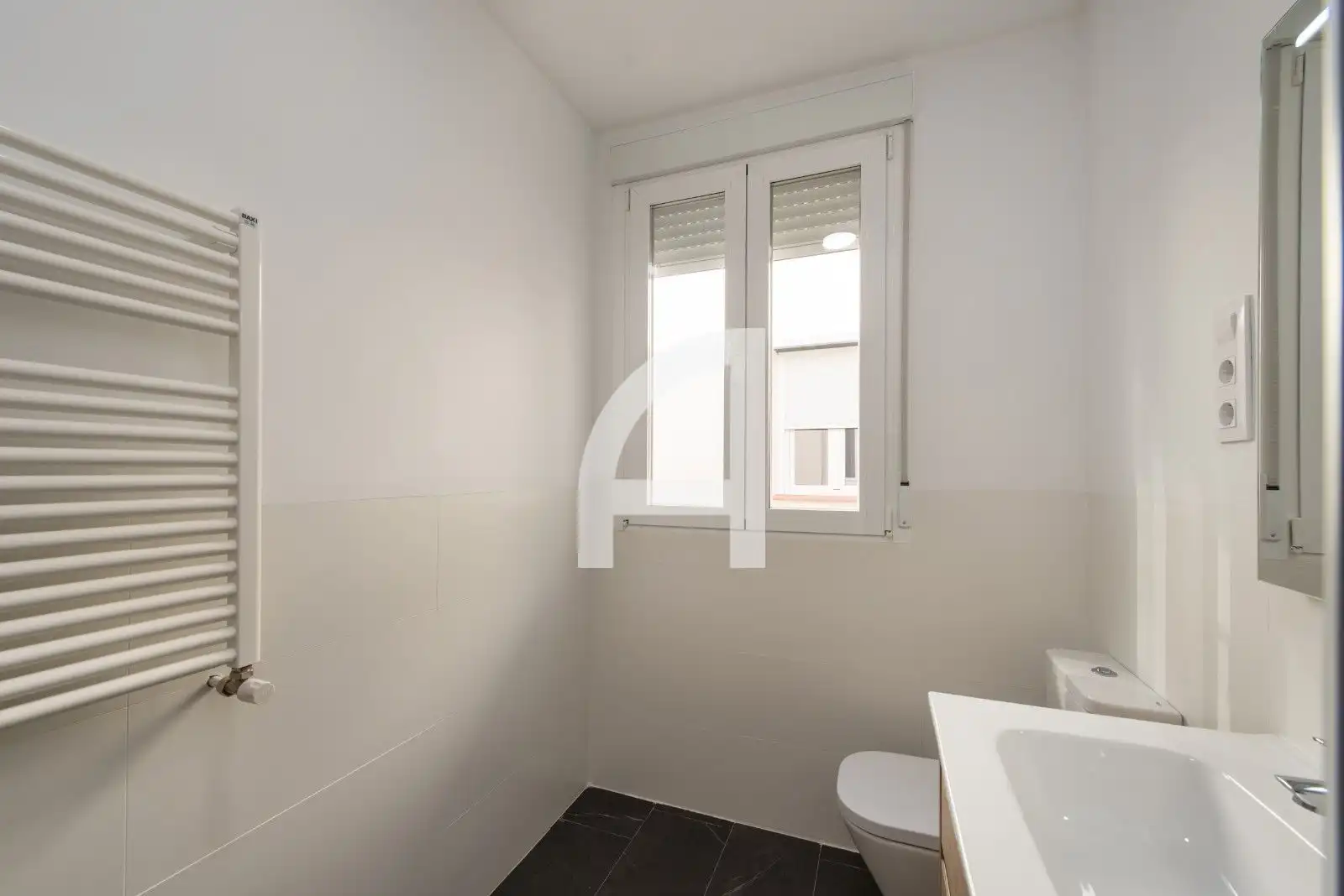 Bathroom of Attic for rent in Madrid  with Air Conditioner, Heating and Terrace