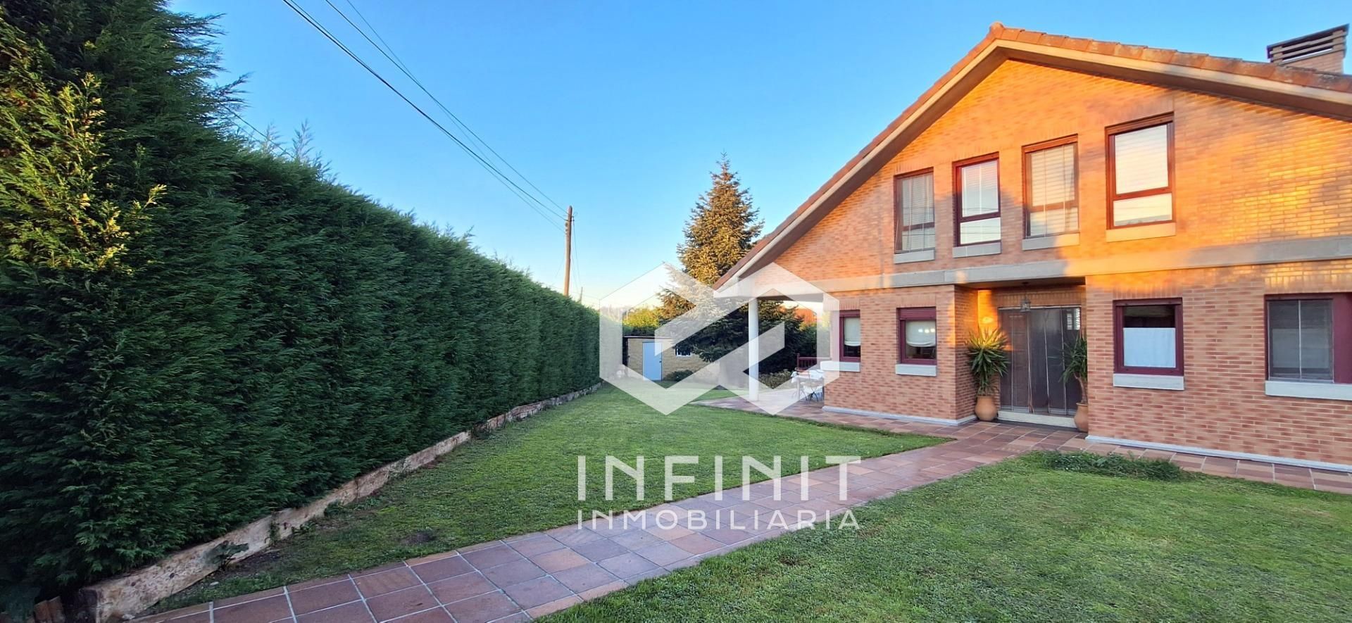 Vista exterior de Casa o xalet en venda en Siero amb Calefacció, Jardí privat i Terrassa