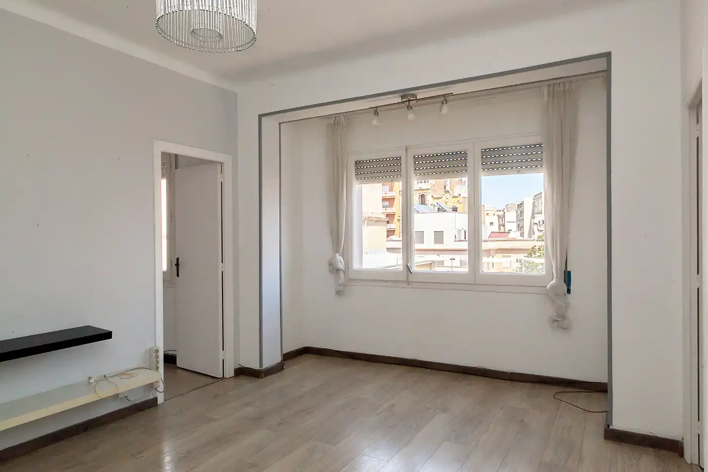 Wohnzimmer von Wohnung zum Verkauf in Barcelona mit Balkon und Alarm