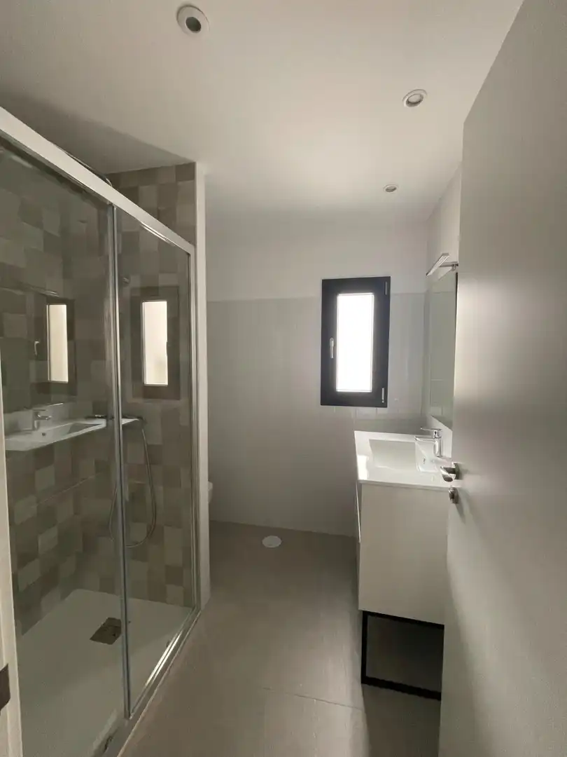 Baño de Apartamento de alquiler en León Capital  con Calefacción, Parquet y Terraza