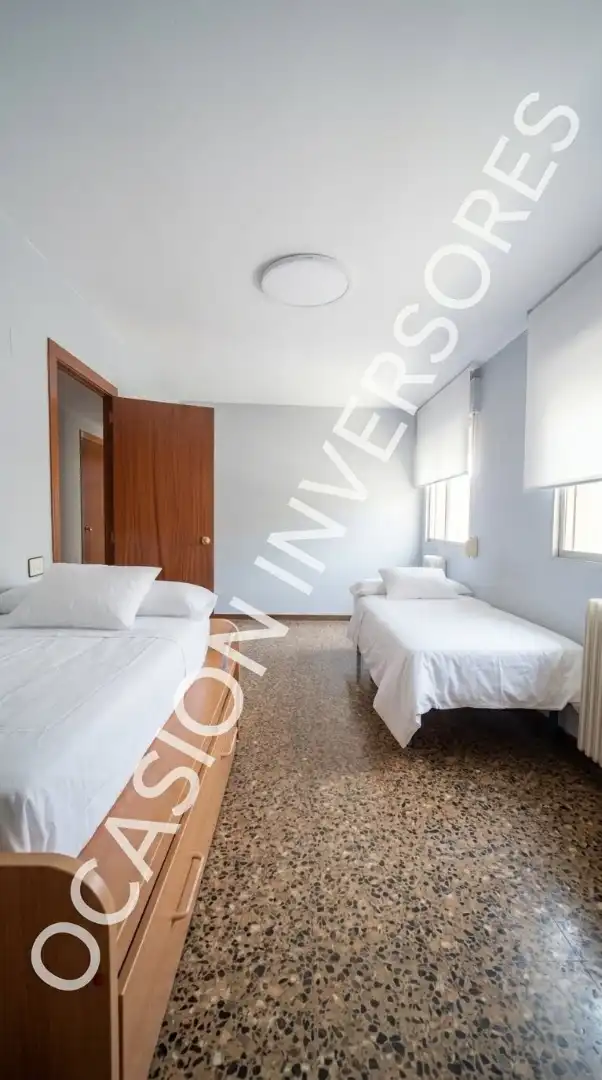 Bedroom of Flat for sale in Zaragoza  with Heating, Terrace and Storage room