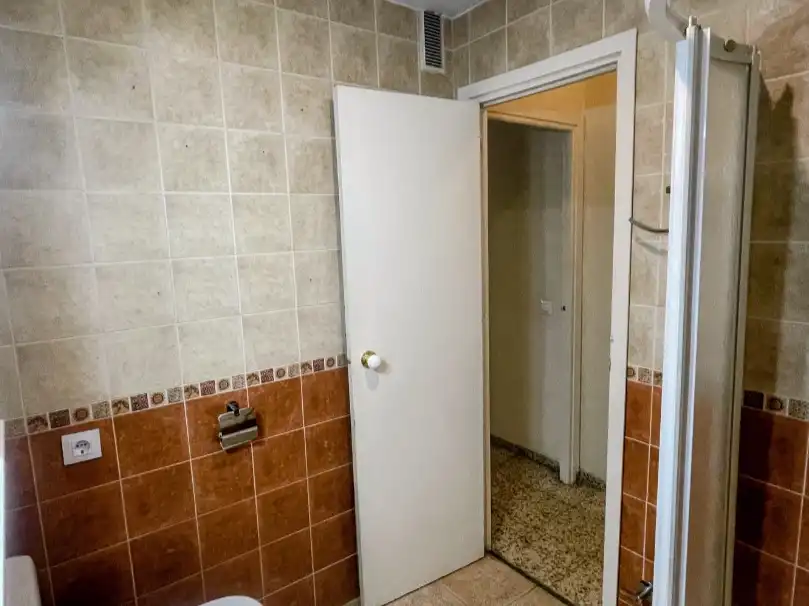 Bany de Pis en venda en Algeciras amb Terrassa i Balcó