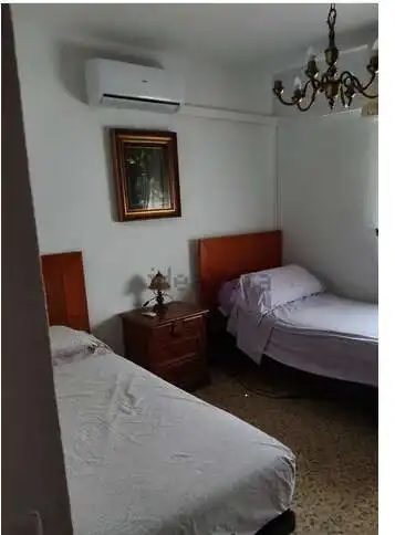 Dormitori de Pis en venda en Sevilla amb Aire condicionat i Terrassa