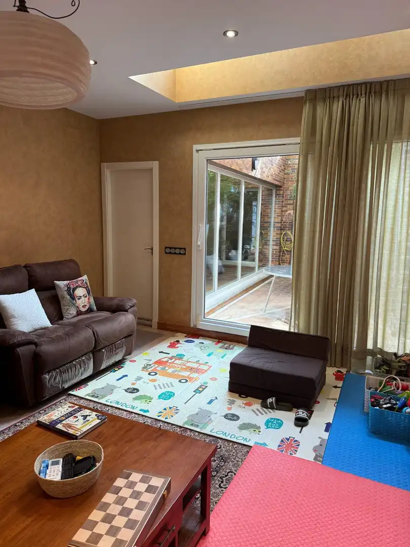 Sala d'estar de Casa adosada en venda en Mocejón amb Aire condicionat, Jardí privat i Terrassa