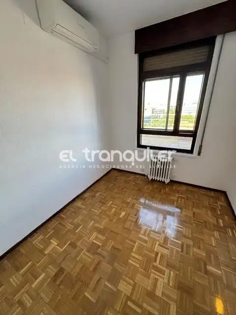 Dormitori de Àtic de lloguer en Madrid amb Aire condicionat, Parquet i Terrassa