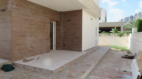 Fantástica villa con piscina, jardín y muchas extras para estrenar.