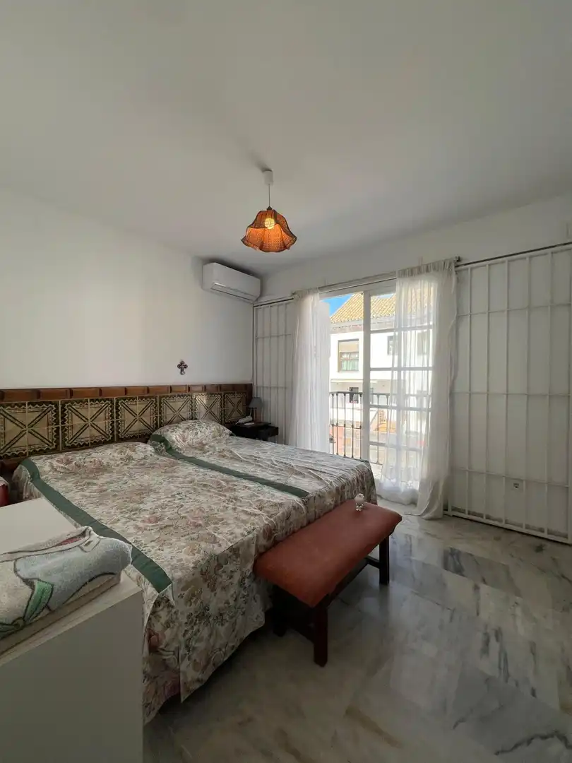 Dormitori de Casa adosada en venda en Fuengirola amb Aire condicionat, Jardí privat i Terrassa
