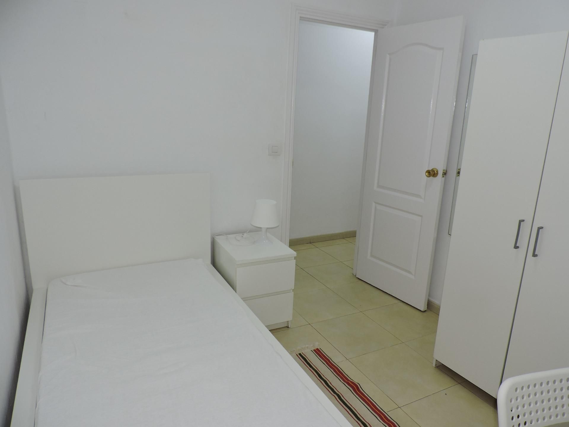 Bedroom of Flat to share in  Santa Cruz de Tenerife Capital  with Furnished
