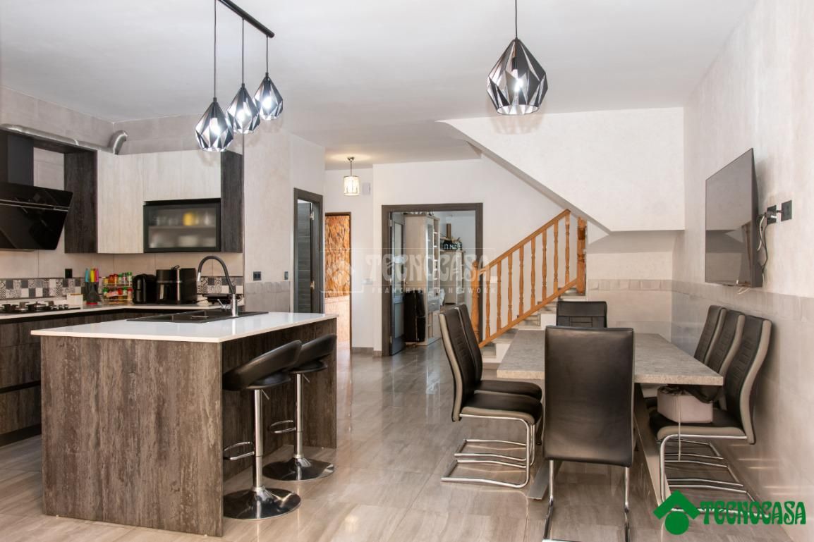 Cuina de Casa adosada en venda en Pechina amb Aire condicionat, Terrassa i Balcó