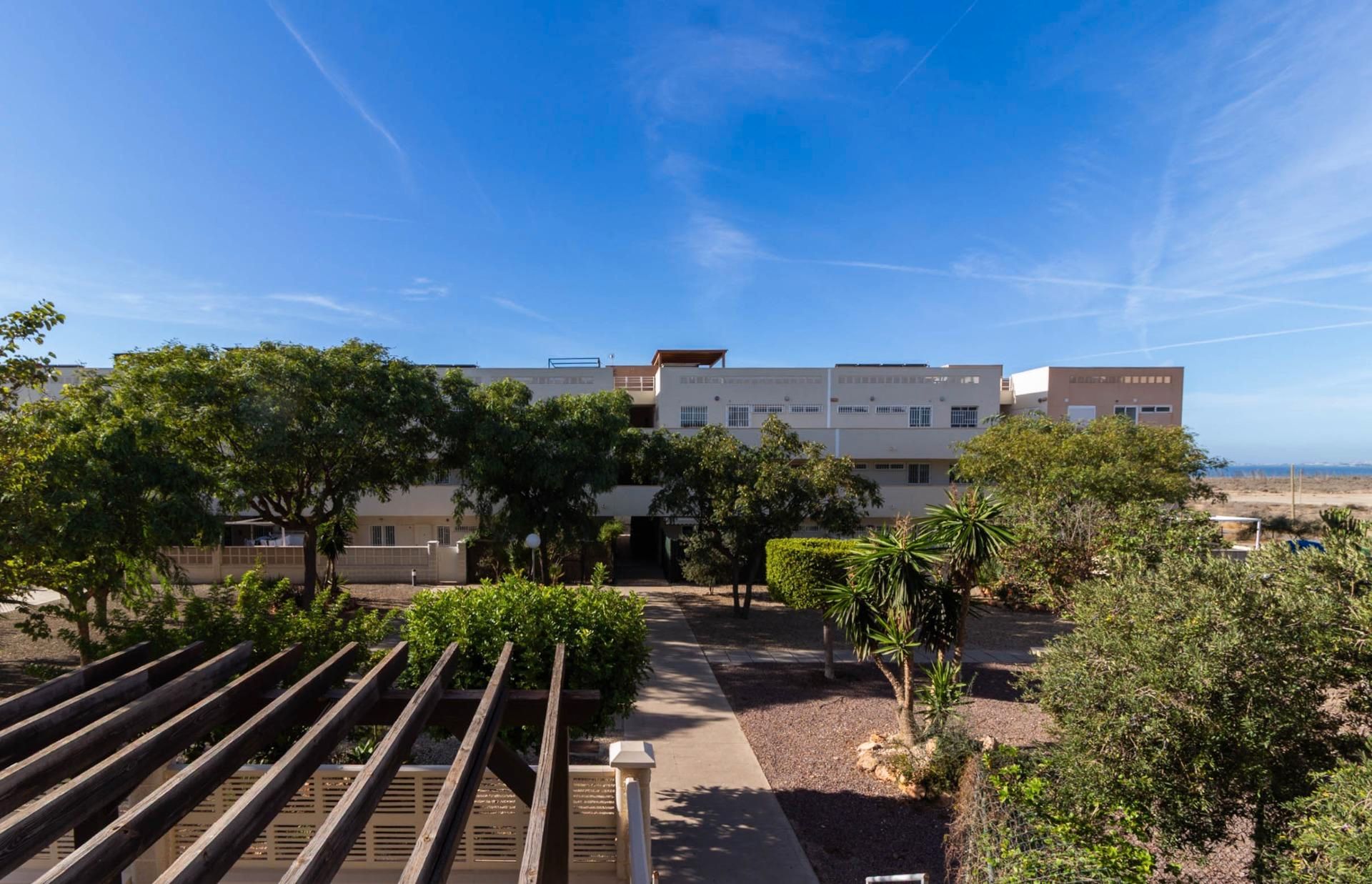 Vista exterior de Pis en venda en  Almería Capital amb Aire condicionat, Calefacció i Jardí privat