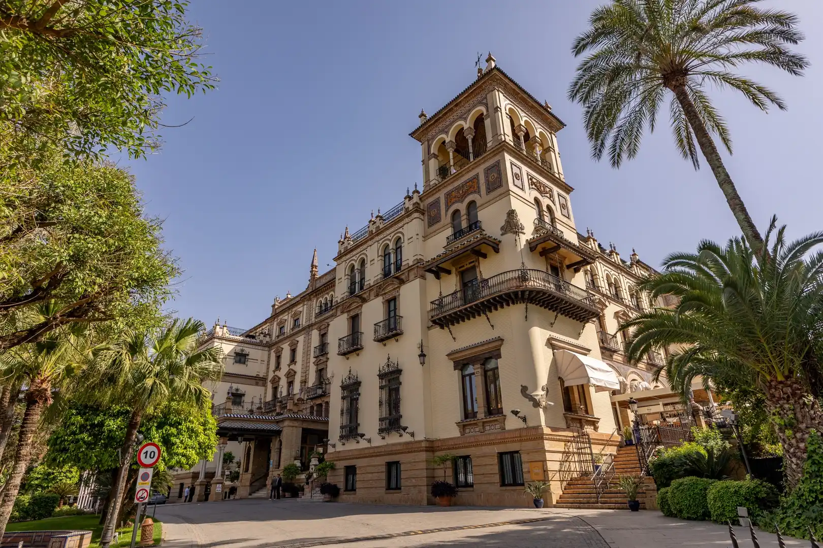 Exterior view of Flat for rent in Sevilla  with Air Conditioner and Terrace