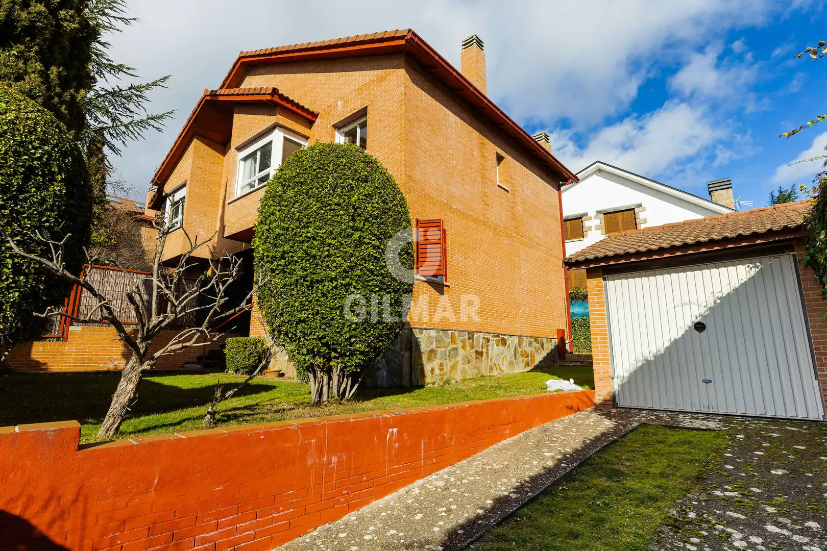 Vista exterior de Casa adosada en venta en Cercedilla con Calefacción, Jardín privado y Piscina