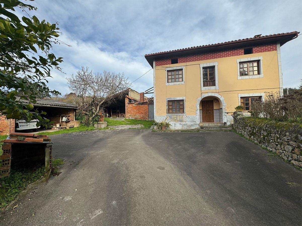 Exterior view of House or chalet for sale in Llanes  with Private garden