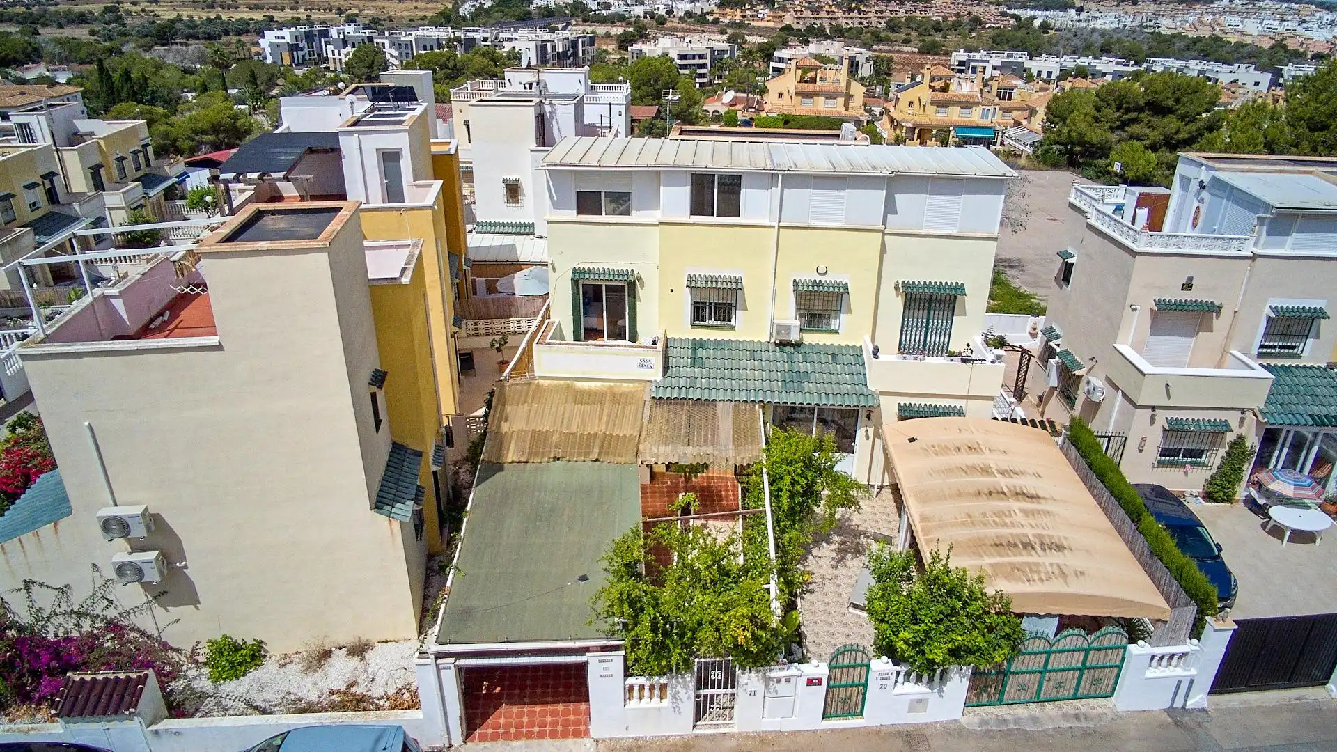 Vista exterior de Casa adosada en venta en Orihuela con Aire acondicionado, Calefacción y Jardín privado