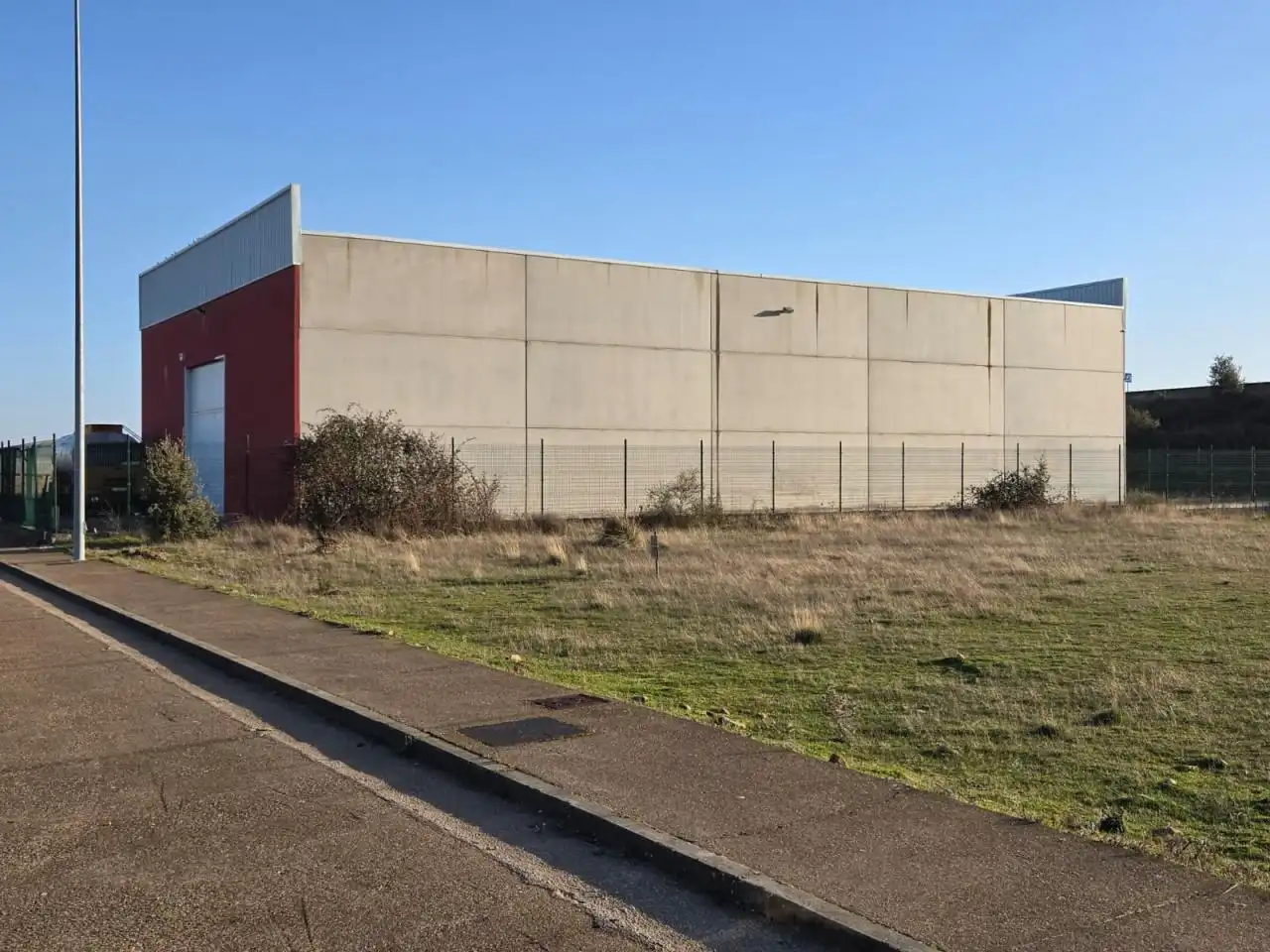 Vista exterior de Local en venda en Valderrey amb Calefacció