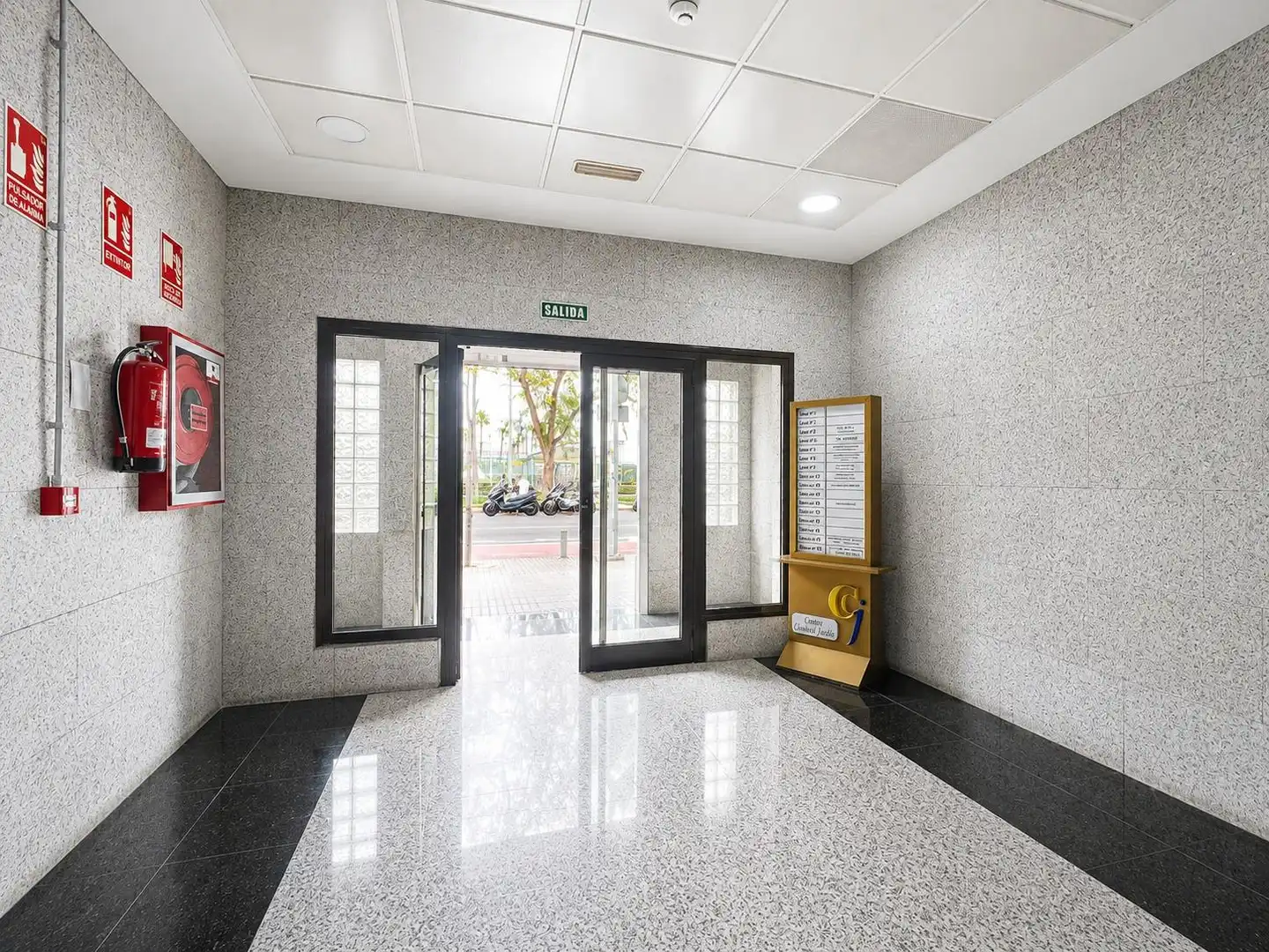 Office for sale in Las Palmas de Gran Canaria  with Air Conditioner