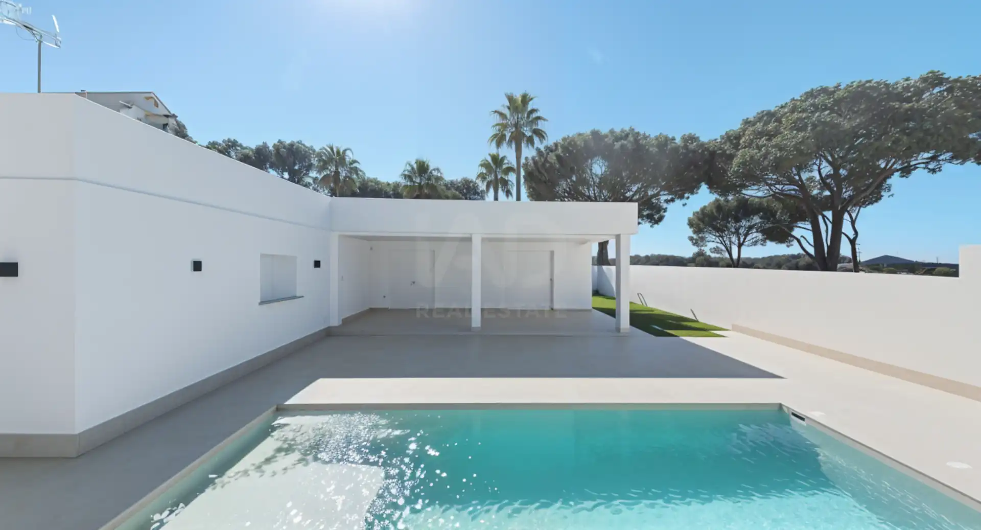 Vista exterior de Casa o xalet en venda en Chiclana de la Frontera amb Aire condicionat, Terrassa i Piscina