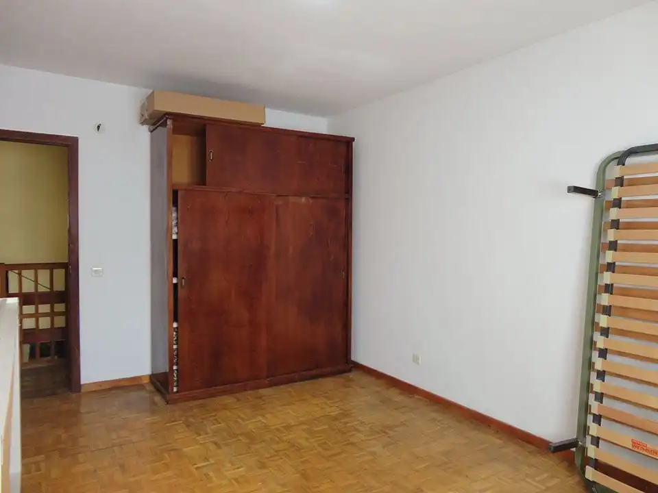 Habitación de Casa o chalet en venta en Salas de los Infantes con Calefacción y Jardín privado