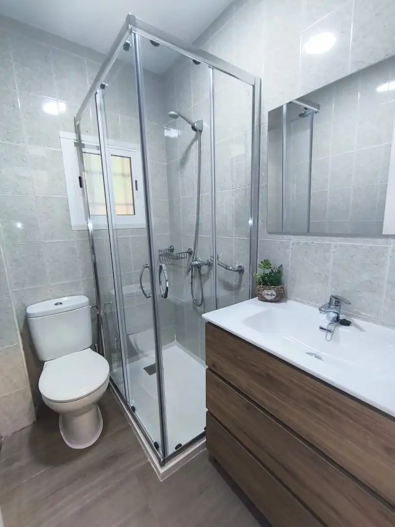 Bathroom of Flat for share in Madrid  with Heating, Furnished and Washing machine