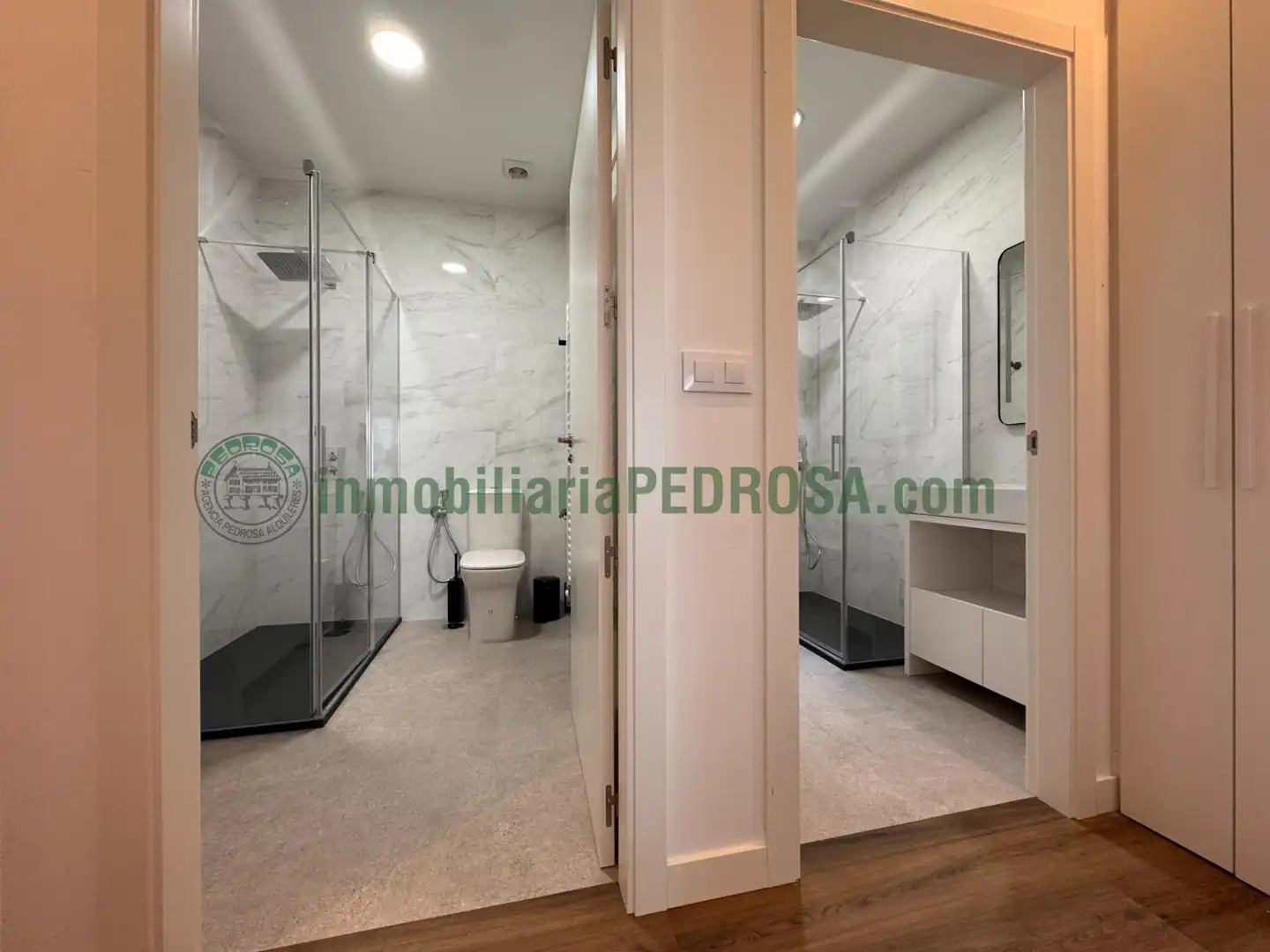 Baño de Piso de alquiler en Pontevedra Capital  con Calefacción y Balcón