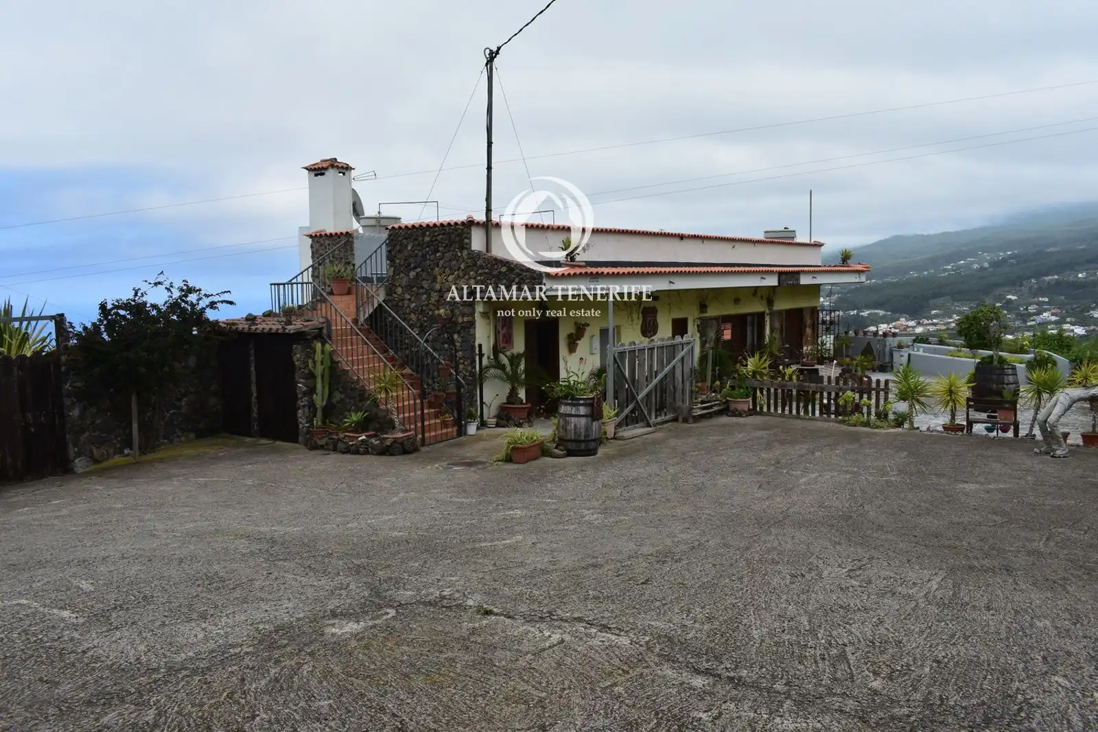 Vista exterior de Casa o xalet en venda en Icod de los Vinos amb Terrassa, Traster i Moblat
