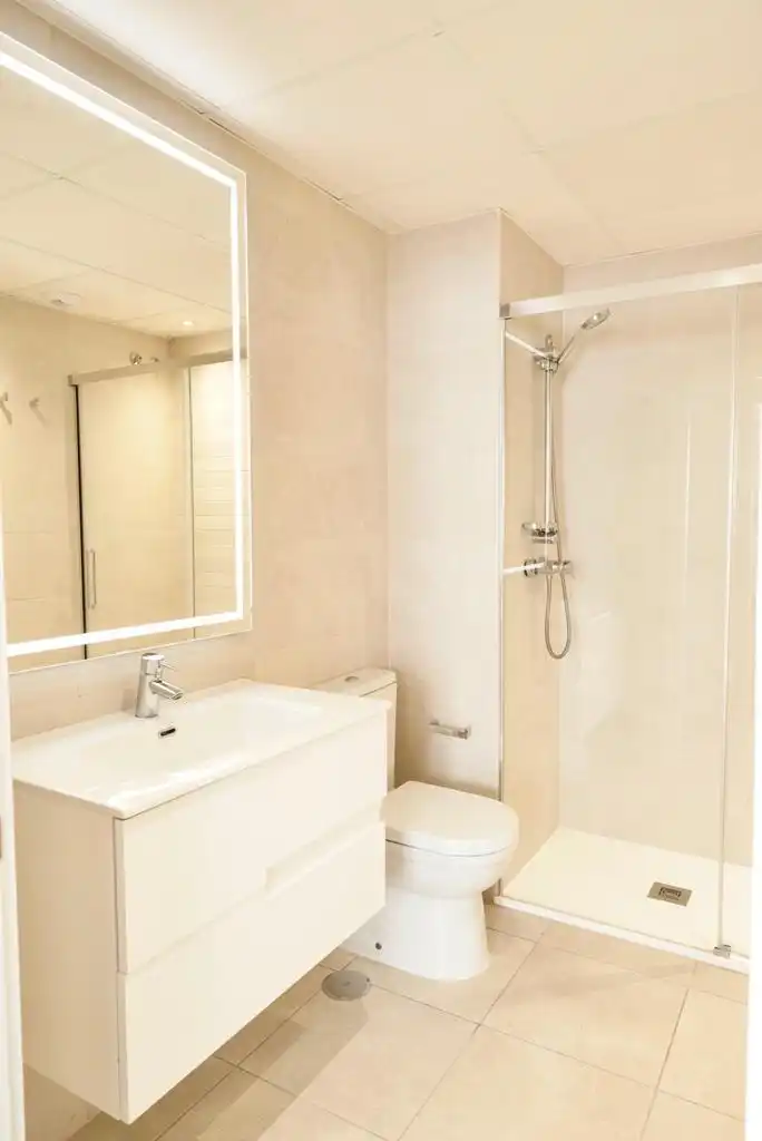 Piso con piscina en venta en Entrenúcleos, imagen 13