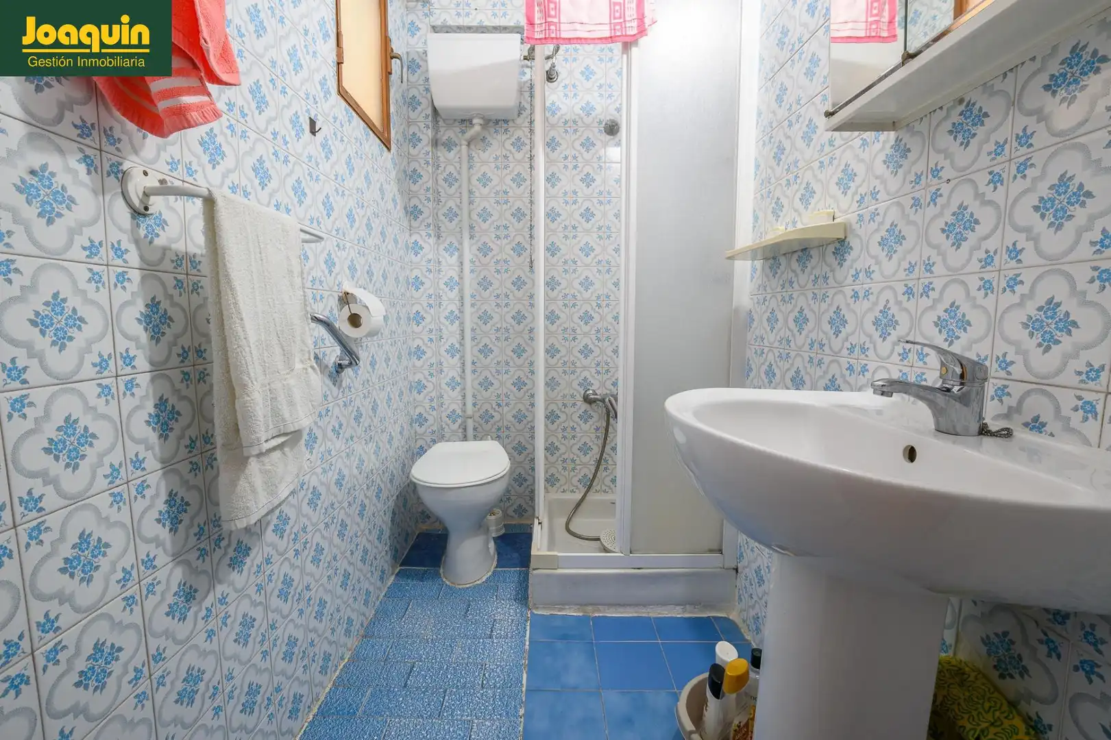 Bathroom of Flat for sale in Córdoba  with Air Conditioner and Heating