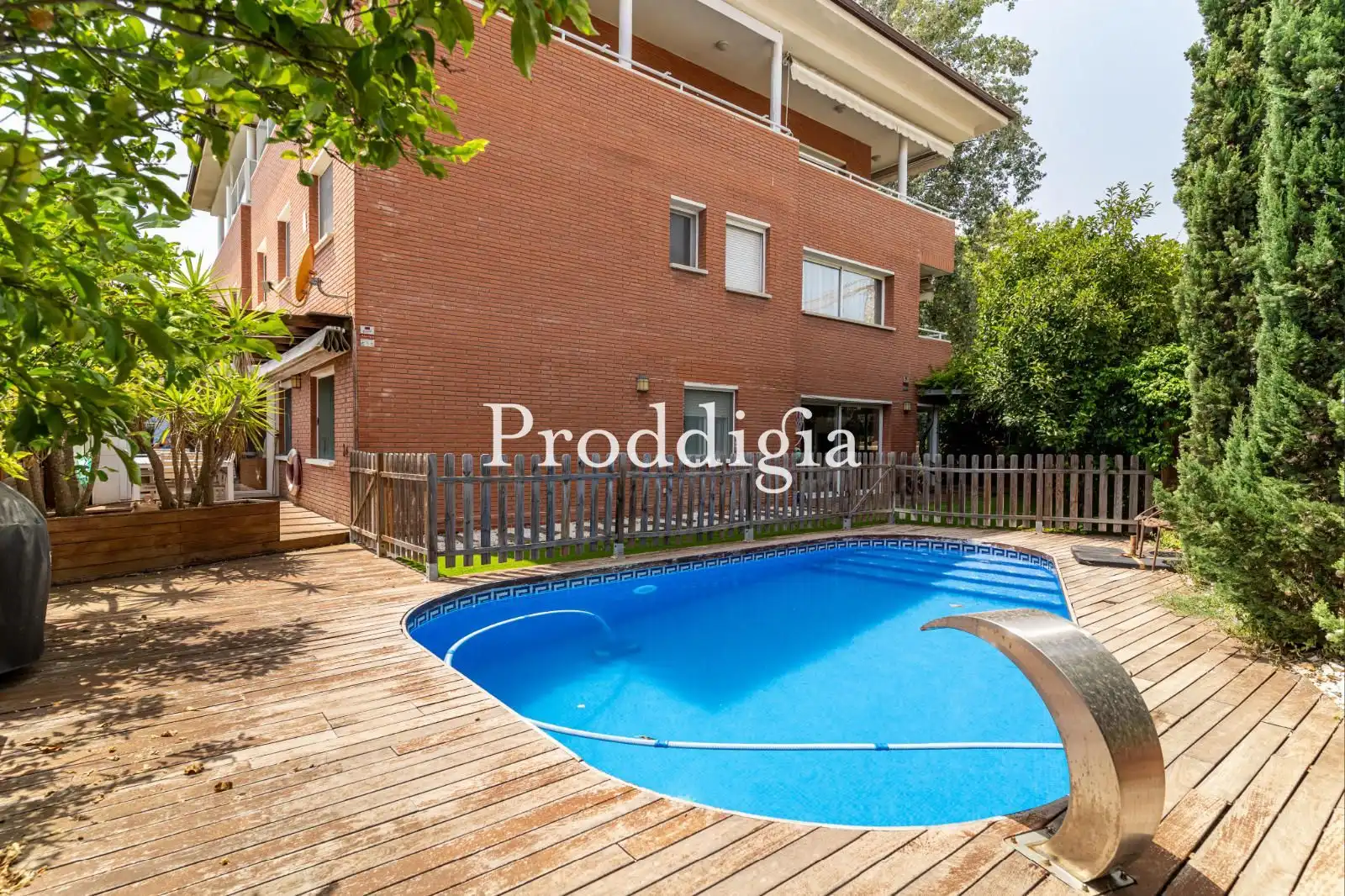 Pis amb piscina en venda a Parc Central