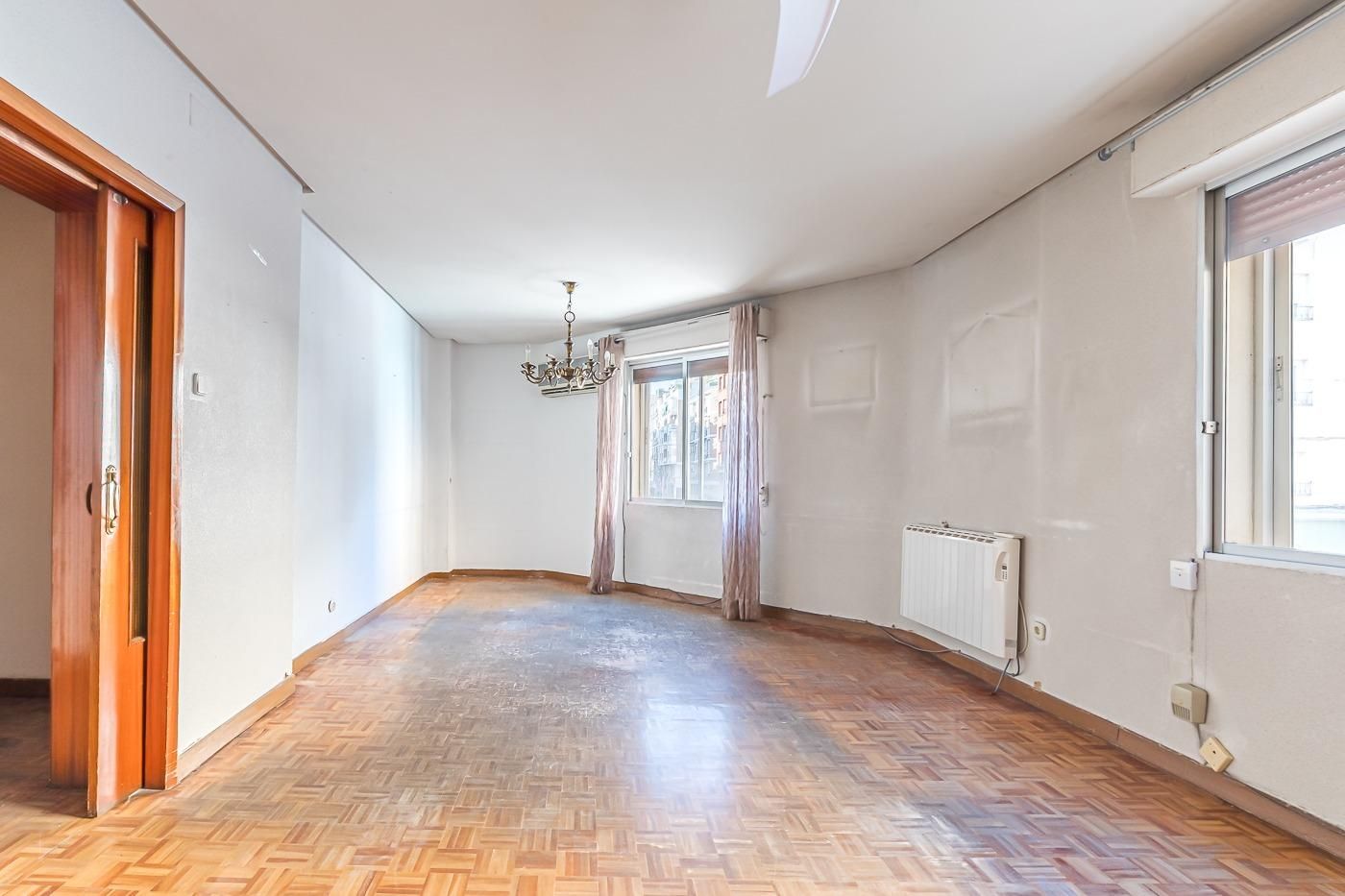 Bedroom of Flat for sale in  Madrid Capital  with Air Conditioner and Heating