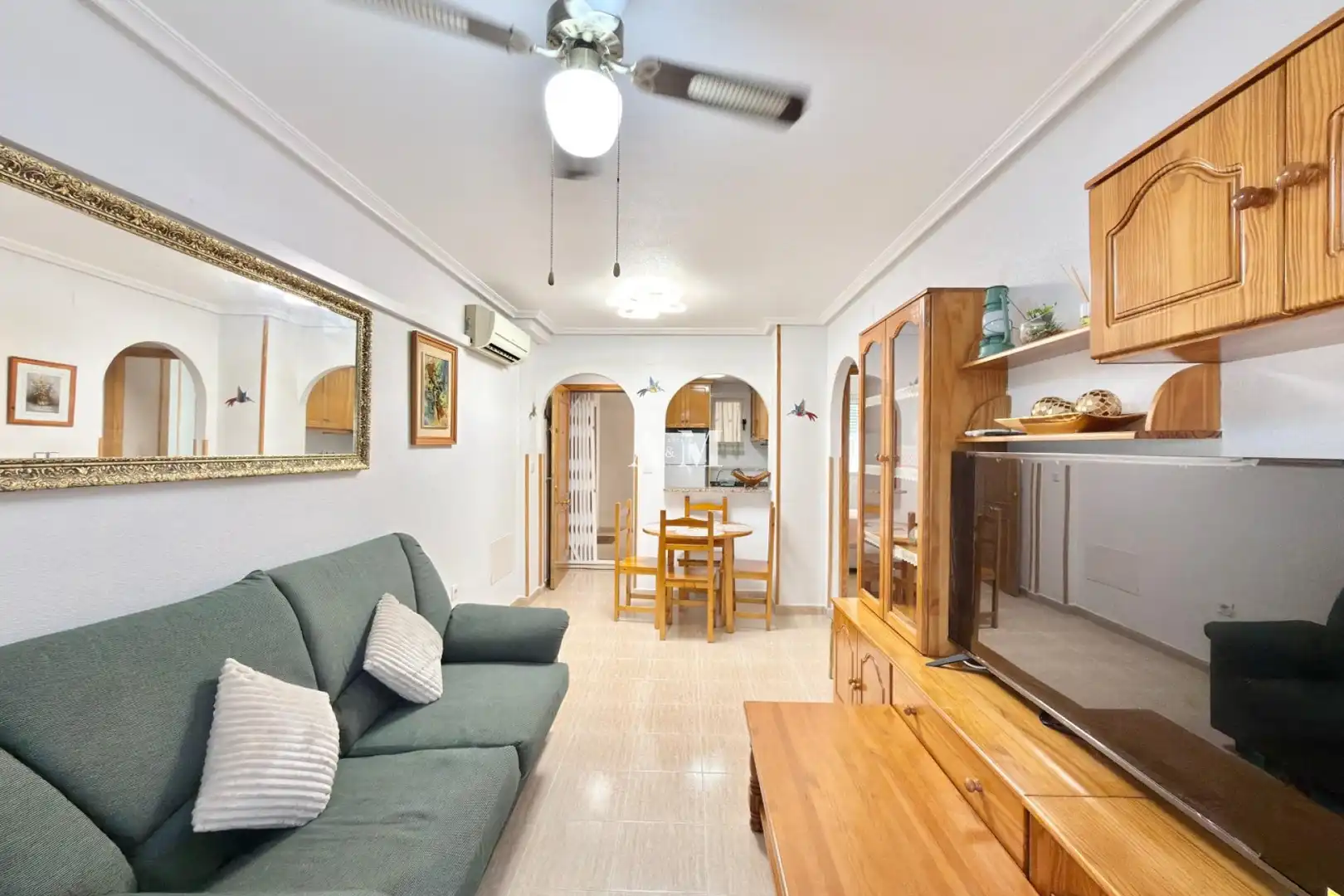 Living room of Flat for rent in Torrevieja  with Air Conditioner, Heating and Terrace