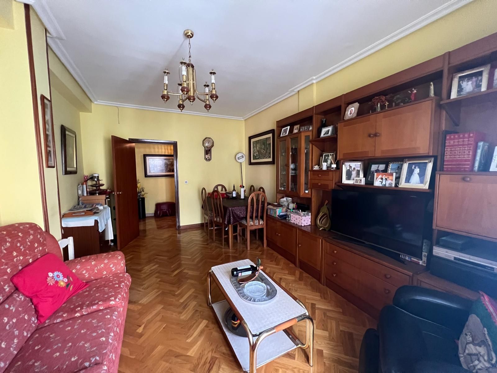Sala d'estar de Pis en venda en  Logroño amb Calefacció, Parquet i Forn