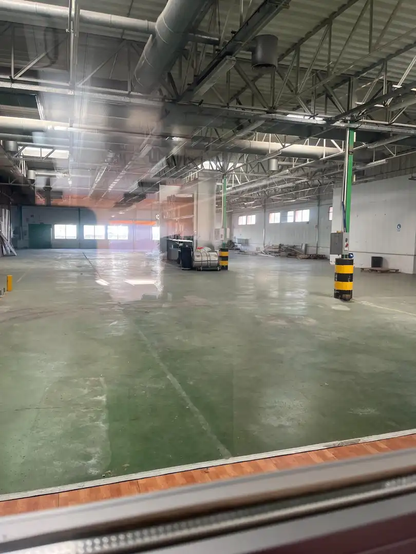 Nave industrial de alquiler en La Pobla de Vallbona