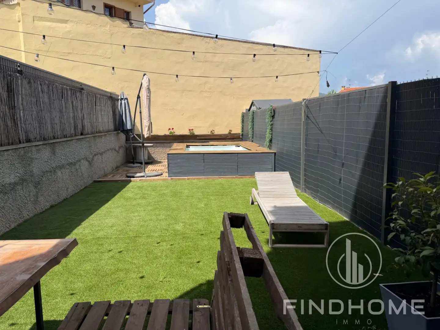 Terrasse von Einfamilien-Reihenhaus zum Verkauf in Olot mit Klimaanlage, Heizung und Privatgarten