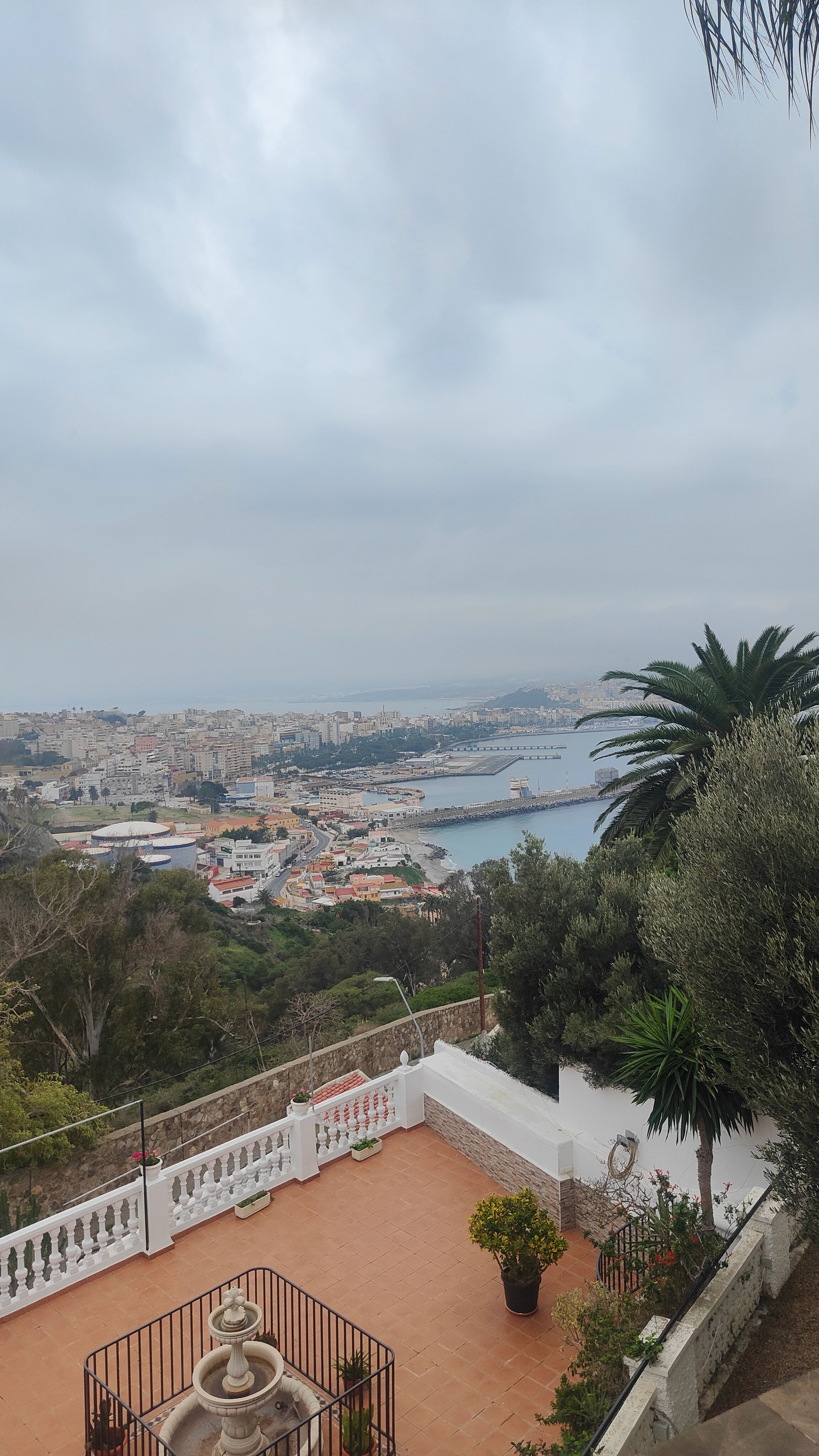 Vista exterior de Casa o xalet en venda en  Ceuta Capital amb Jardí privat, Traster i Piscina