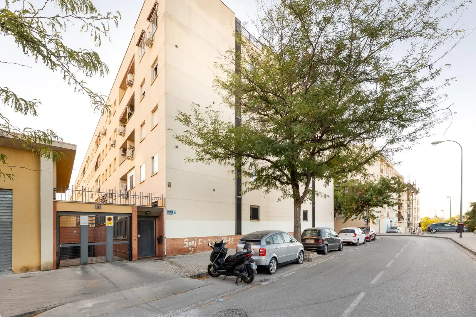 Flat with terrace for sale in Calle ALCALA LA REAL, imagen 2