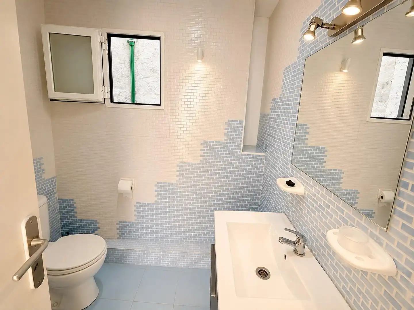 Baño de Apartamento en venta en Calafell con Parquet, Terraza y Balcón