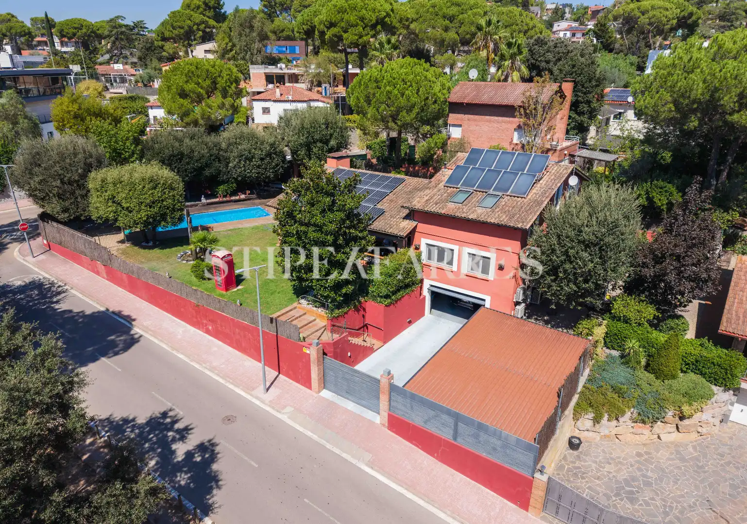 Vista exterior de Casa o xalet en venda en Barcelona amb Aire condicionat, Calefacció i Jardí privat