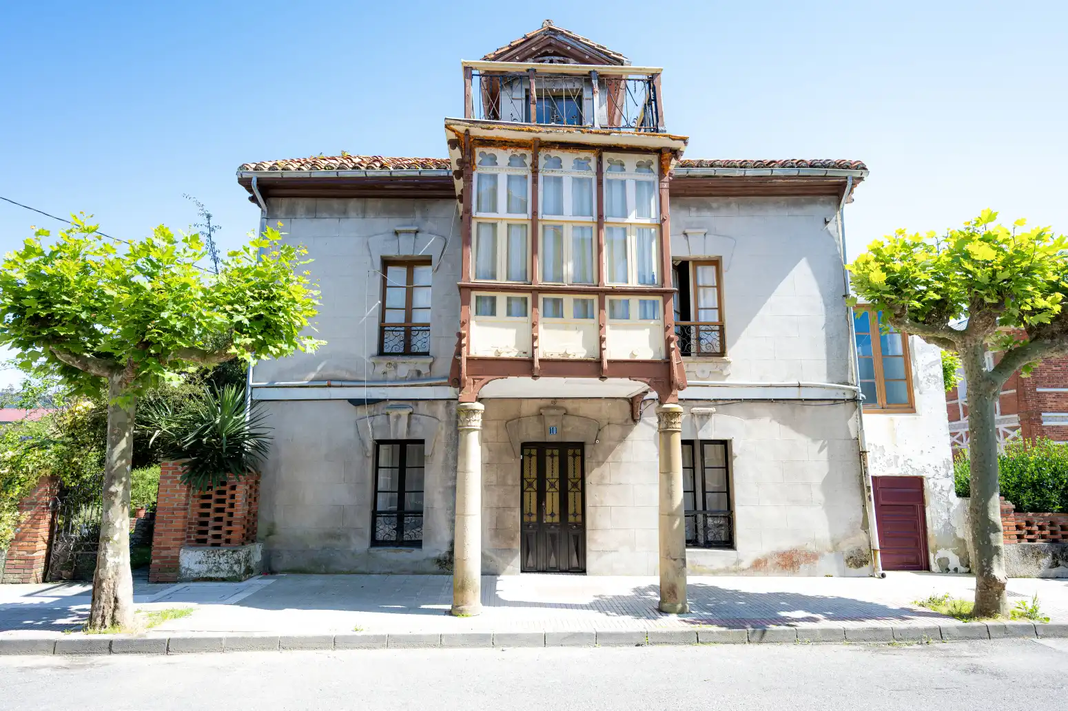 Vista exterior de Casa o xalet en venda en Castrillón amb Jardí privat i Parquet