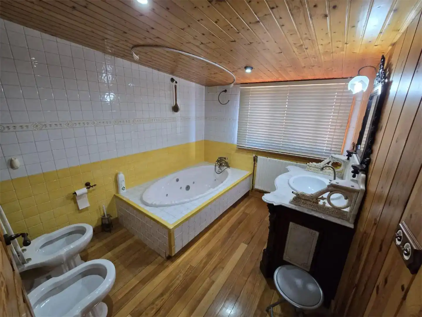 Bathroom of Flat for sale in Oleiros  with Private garden, Furnished and Balcony